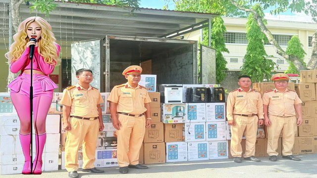 Tổ CSGT Đức Thọ phát hiện tài xế vận chuyển hàng, nhãn hiệu nước ngoài không có giấy tờ