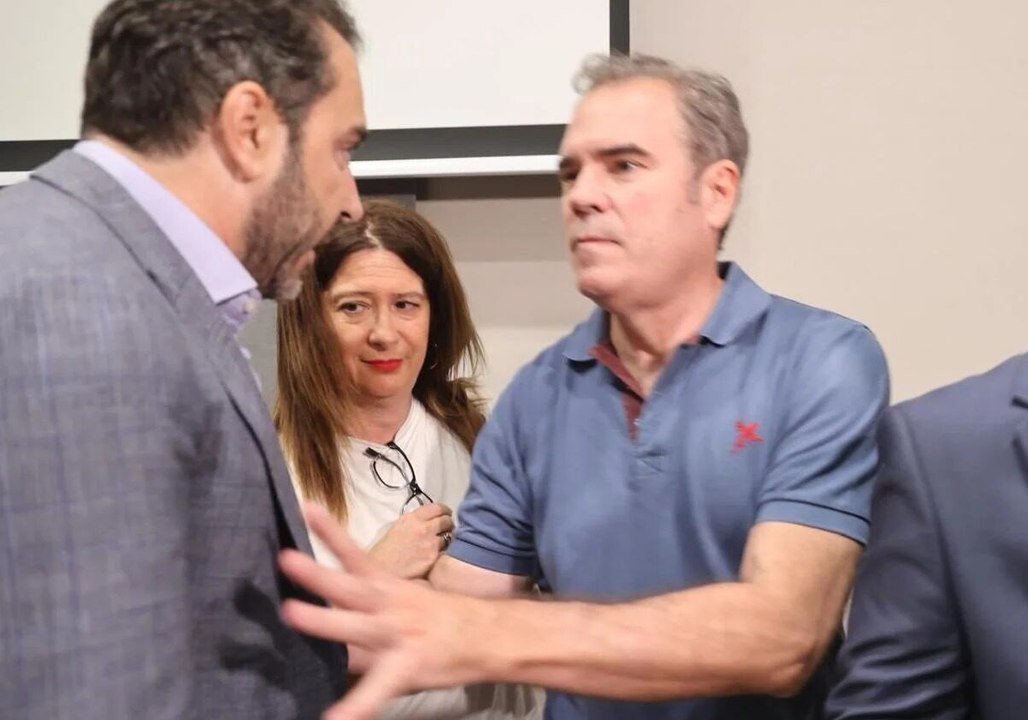 Tertulia de la Trinchera: El circo socialista y la fontanera Leire Díez