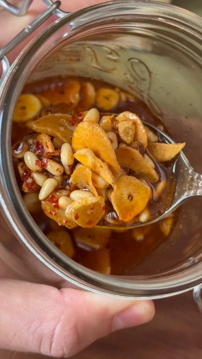 Huile piquante x ail croustillant 🌶️#ail #recette #instafood #recettefacile