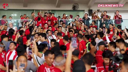 Momen Prabowo Turun ke Lapangan Beri Selamat ke Timnas Usai Kemenangan Lawan China