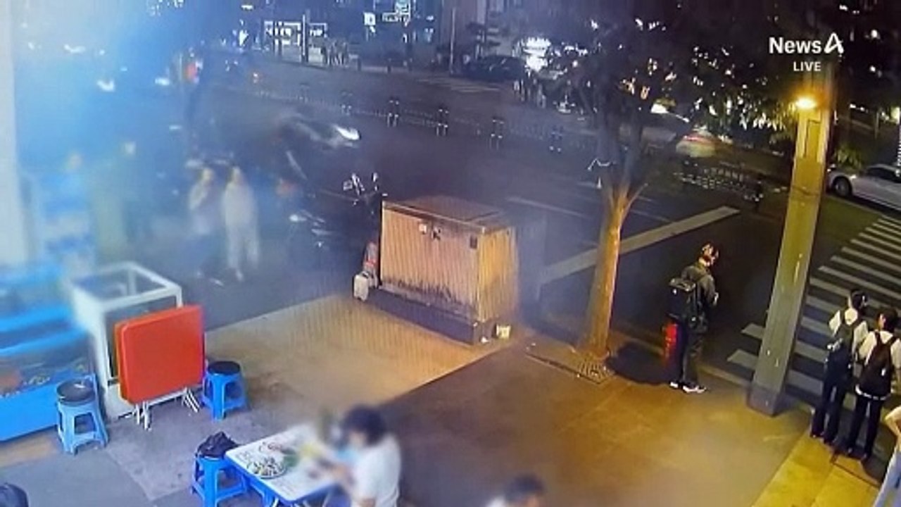 [단독]경찰관 매달고 질주한 배달원