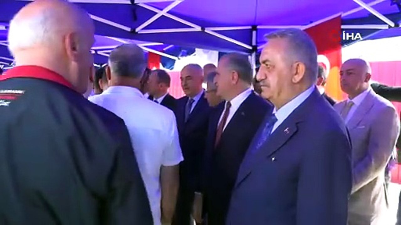 Gençlik ve Spor Bakanı Osman Aşkın Bak Rize’de bayramlaşma törenine katıldı