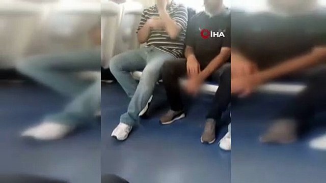 İzmir İZBAN'da skandal görüntüler: Kimseye de aldırış etmeden devam etti!