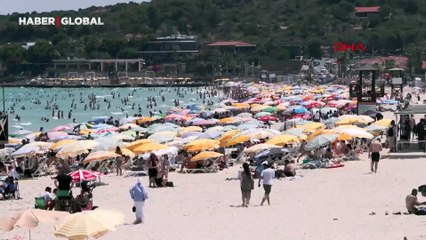 Çeşme'de sahiller bayramın ikinci gününde doldu