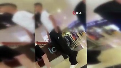Alışveriş merkezindeki ''yan bakma'' kavgasında şoke eden anlar