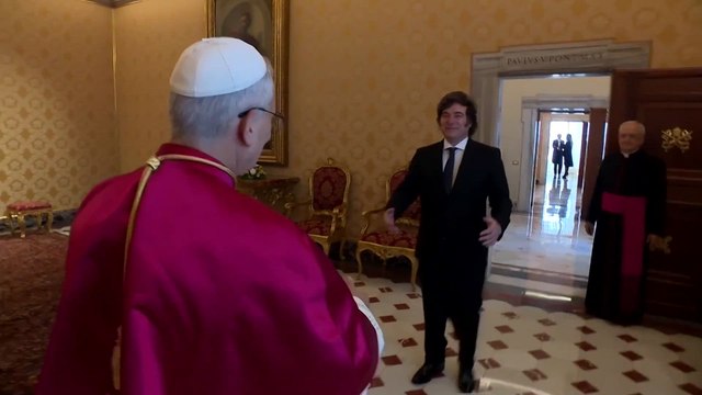 Milei conoce al Papa León en el Vaticano