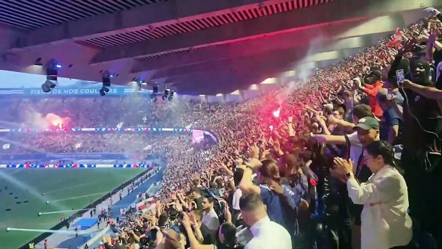 Tous ensemble, on chantera – Le chant emblématique des supporters (All Together, We Will Sing – PSG Fans' Legendary Chantdu PSG)