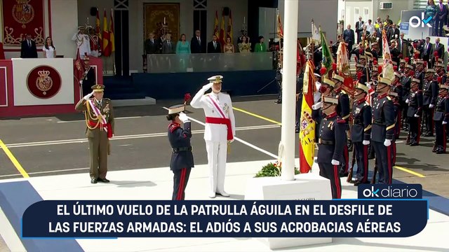 El último vuelo de la Patrulla Águila en el desfile de las Fuerzas Armadas: el adiós a sus acrobacias aéreas