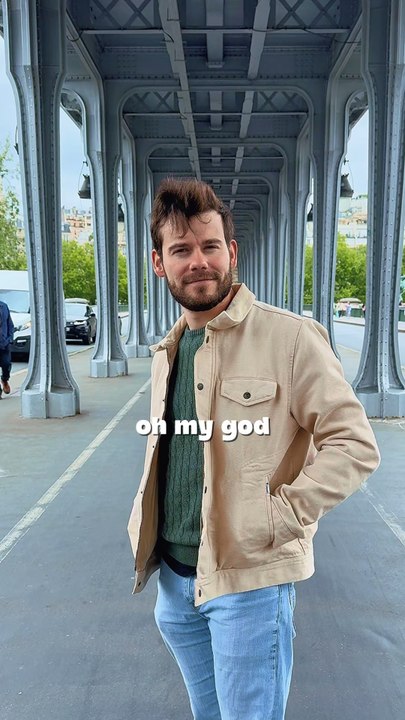 Tu as FORCÉMENT déjà vu ce pont 👀Dans Inception, Mission Impossible, Last Tango in Paris ? Eh oui, le pont de Bir-Hakeim est l’un des spots les plus ciné-photogéniques de Paris !