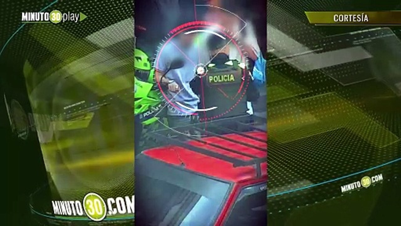 Cámaras no perdonan ladrones le robaron un celular a ciudadano peruano en el Centro de Medellín