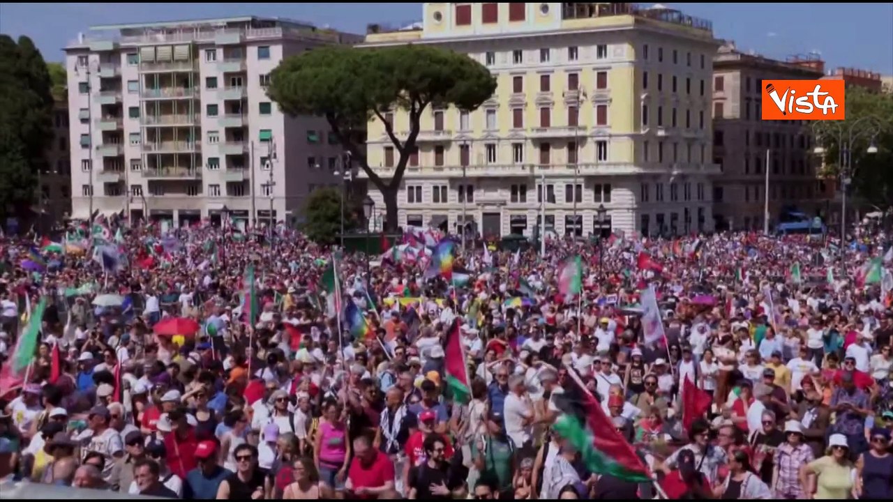 L'esibizione di Paolo Fresu sul palco della manifestazione pro Gaza a Roma