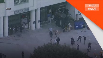 Penunjuk perasaan bertempur dengan polis di Los Angeles