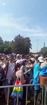Pinguini Tattici Nucleari: i fan entrano alla Rcf Arena