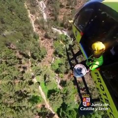 Rescate en helicóptero a un montañero en un pueblo de Ávila