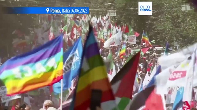 Manifestazione a Roma contro la guerra a Gaza: in migliaia al corteo organizzato dall'opposizione