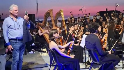 Monte di Procida (NA) - Il toccante momento dei fiori in mare  a Acquamorta in memoria di Juclanio (06.06.25)