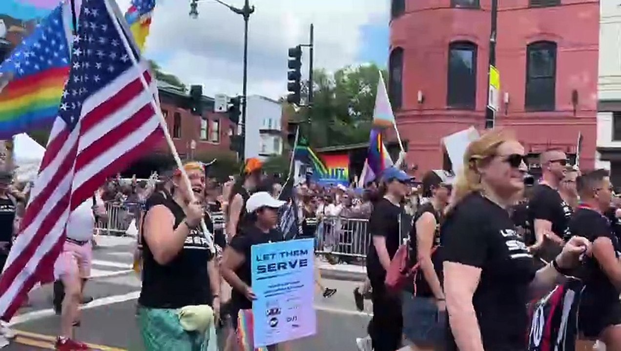 Miles de manifestantes marchan por el centro de Washington por el Orgullo LGTBIQ+