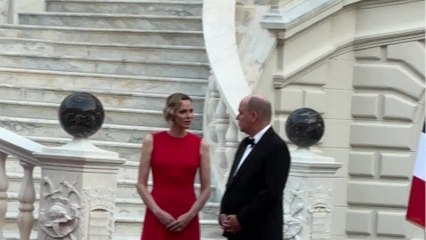 VIDÉO GALA - Dîner d'État à Monaco : Emmanuel et Brigitte Macron sur leur 31 pour rejoindre Albert et Charlène
