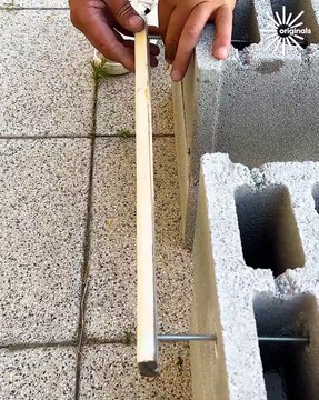 Clever DIY trick for concrete blocks! 🛠️🔨