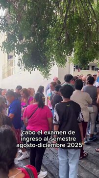 Jóvenes acuden a presentar su examen de admisión en preparatorias de la UANL