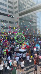 İzmir’de binlerce balon minik Erhan ve arkadaşları için uçuruldu