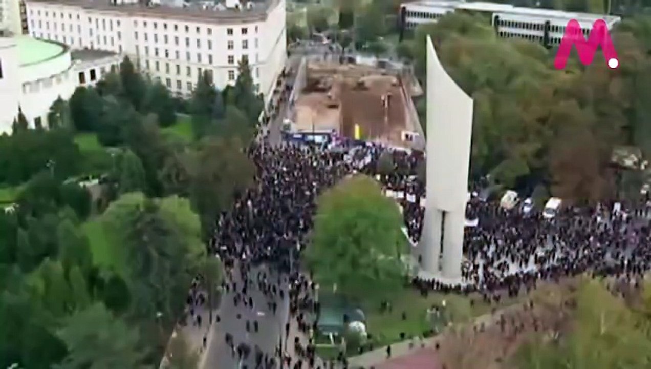 Protestas aquí y allá