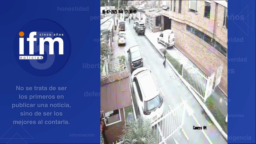 Momento en el que persiguen al presunto atacante de Miguel Uribe