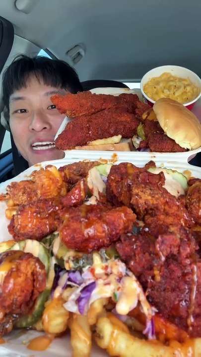 Follow for more ASMR videos🌮🍟 Credits: @shhhhimeating1 #mukbang #asmr #fastfood #asmreating