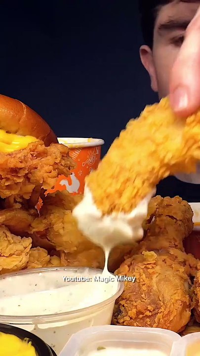 Follow for more ASMR videos🌮🍟 Credits: @themagicmikey #mukbang #asmr #fastfood #asmreating