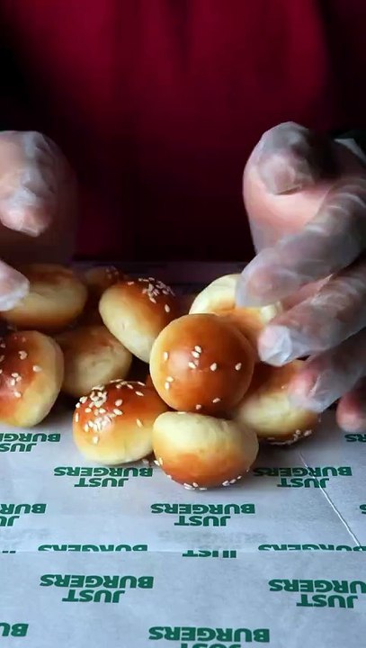 Follow for more ASMR videos🌮🍟 Credits: @just_burgers_kwt #mukbang #asmr #fastfood #asmreating