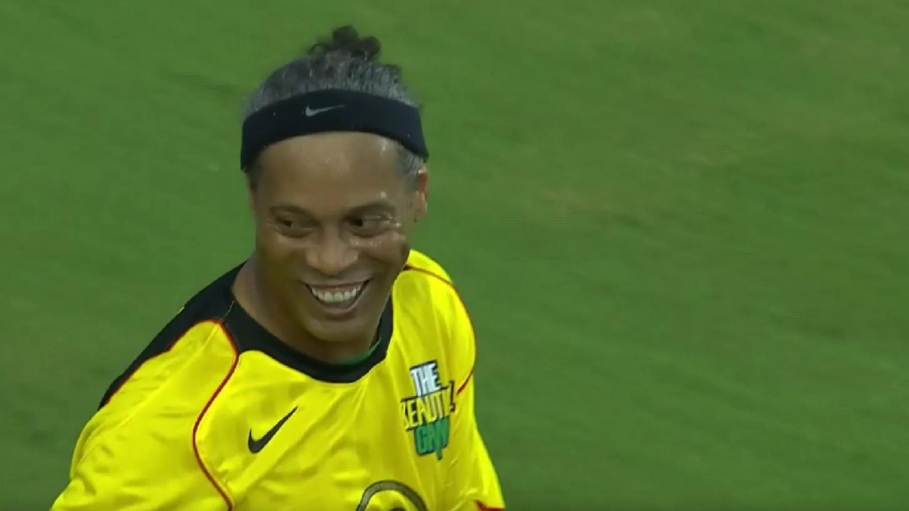 RONALDINHO VS YASSIM