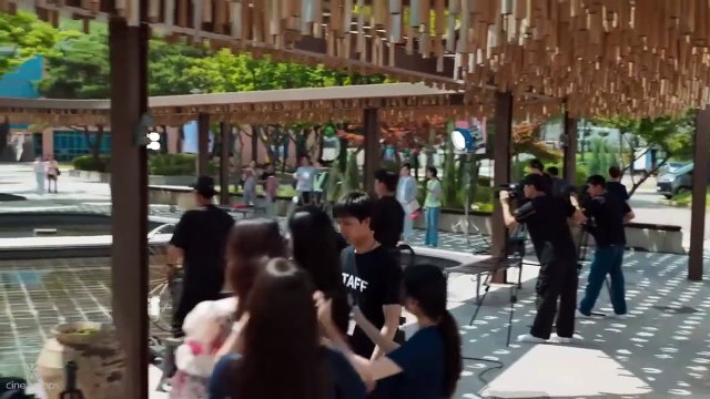 The genius doctor can perform surgeries to make thousands of girls more beautiful