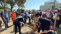Olbia, il ministro Andrea Abodi pianta un cipresso per l'iniziativa green del Rally Italia Sardegna