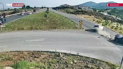 Gaziantep'te 5 kişinin yaralandığı kaza güvenlik kamerasında