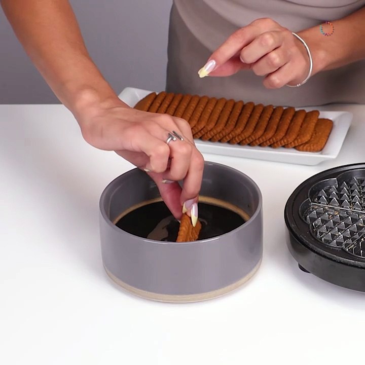 Quick and easy coffee biscuit waffle! 🧇😋