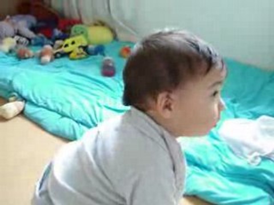 enfant attiré par la récitation machALLAH