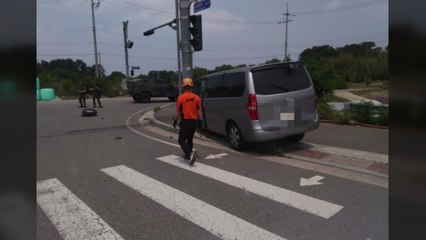 군산에서 승합차가 전신주 들이받아...50대 운전자 사망 / YTN