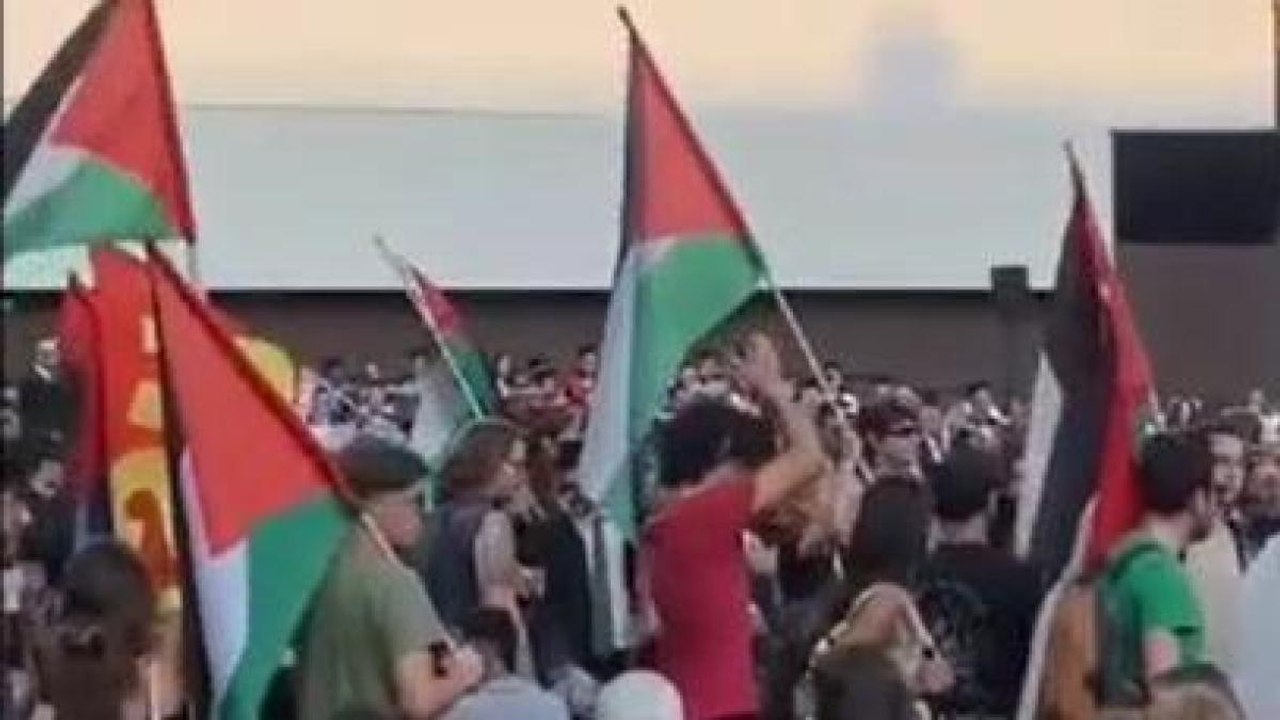 Bologna, il video della protesta degli attivisti alla cerimonia di proclamazione dei dottori di ricerca dell'Università: «Palestina libera»