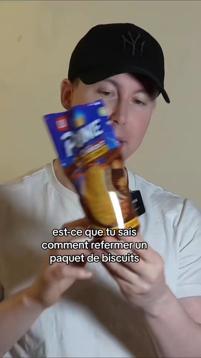 Refermer un emballage de biscuits