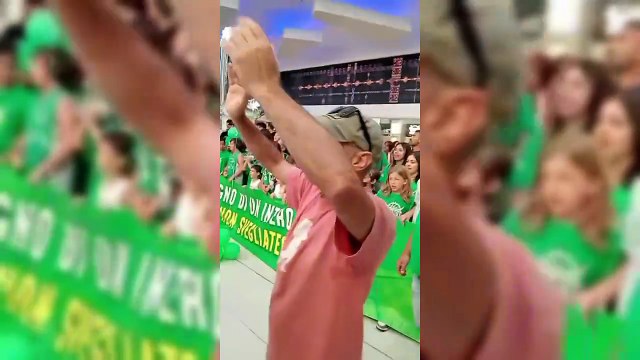 Basket, grande festa in aeroporto per il rientro dei giocatori del Sennori: promossi in B interregionale