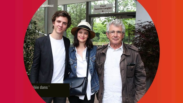 Ils étaient passés inaperçus... La nièce d'une star de l'humour et son compagnon acteur, méconnaissable, en couple à Roland- Garros