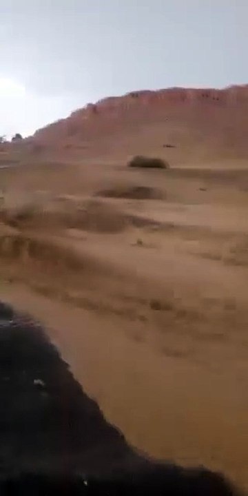 شاهد : قوة السيول  الت جرفت صخور من الحجم الكبير تحديدا بشلالة العذاورة ولاية المدية مساء نهار اليوم.