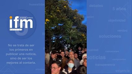Se escuchó Himno Nacional a las afueras de la Clínica Santafe