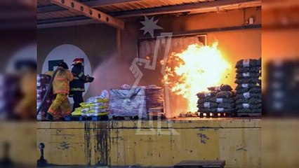 Usan dron para sofocar fuego que afecta al Merca Santo Domingo