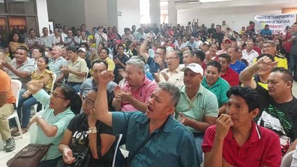 UN GRUPO DE TRANSPORTISTAS DE GUAYAQUIL DESCONOCE AL PRESIDENTE DE LA FETUG Y EXIGE SU SALIDA