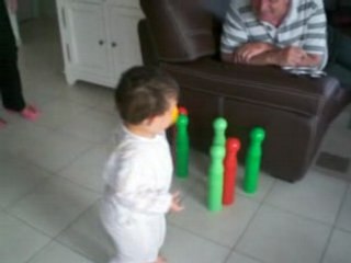 Amaury et le jeu de quilles