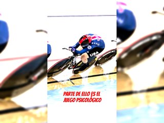 ¡A 80 km/h en la pista! El campeón olímpico que forma ciclistas en su moto