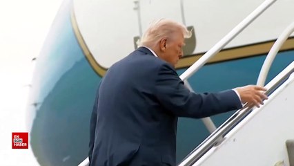 Trump uçağa binerken tökezledi