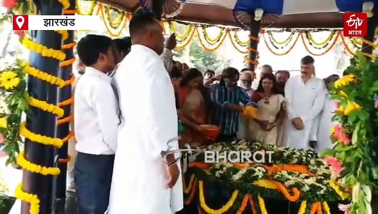 धरती आबा बिरसा मुंडा की पुण्यतिथि: राज्यपाल संतोष गंगवार और सीएम हेमंत ने दी श्रद्धांजलि