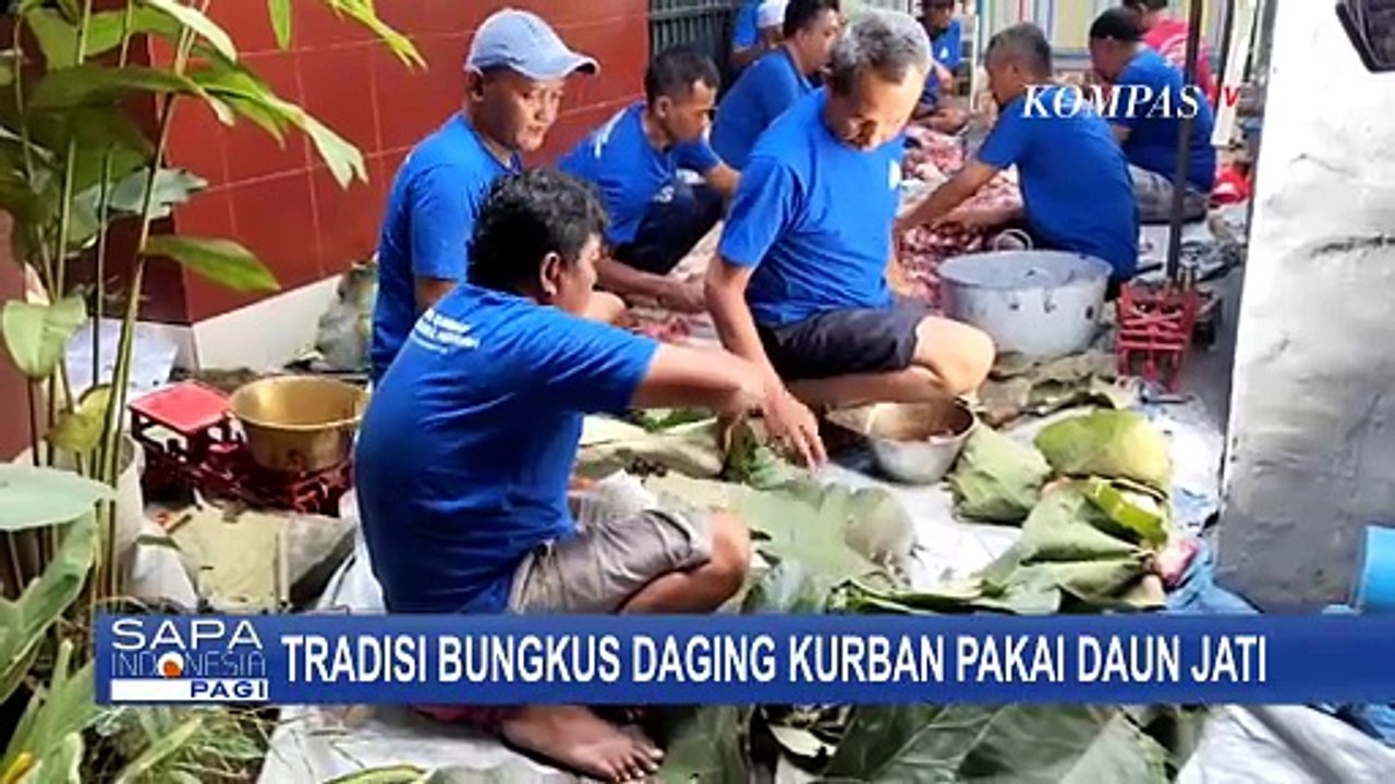Tradisi Bungkus Daging Kurban dengan Daun Jati Kembali Warnai Iduladha di Malang
